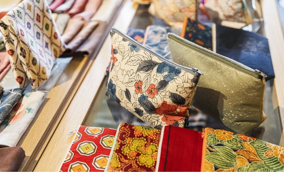 Pouch made from kimono fabric
